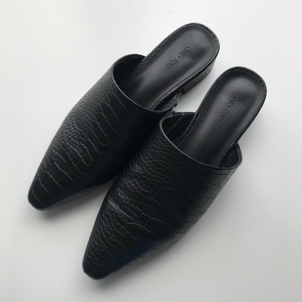 OAK + FORT Embossed Pointer Mule